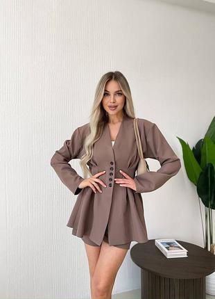 Женский костюм пиджак и шорты
