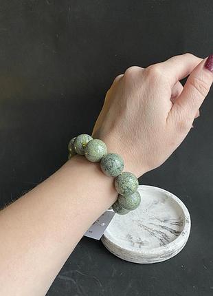 Браслет з натурального змійовика коло браслет змійовик серпентин браслет амулет на резинці. індія.
