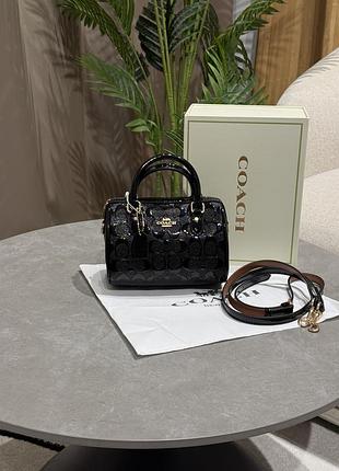 Женская сумка coach mini rowan crossbody in signature patent black leather черная
