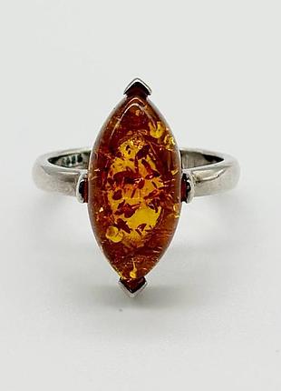 Серебряное кольцо со вставкой янтарь, размер 18,1, вес: 3.5 г