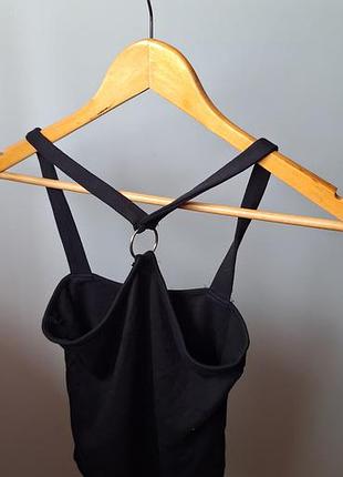 Черный топ с открытой спиной и кольцом (backless)