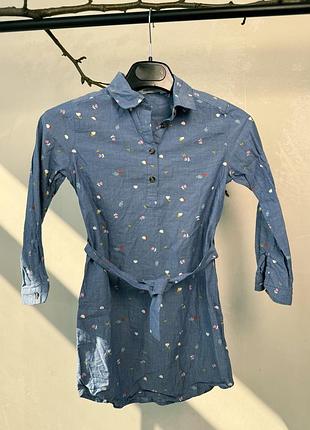 00334 сукня дитяча h&m, кольору джинс, з квітковим принтом.