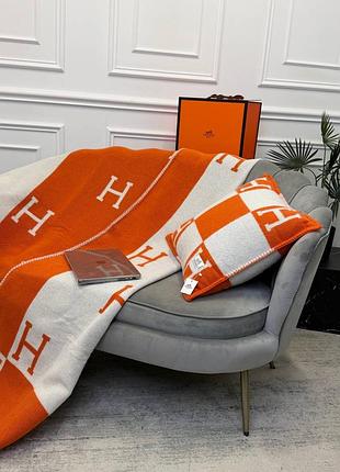 Плед та подушка hermes 8