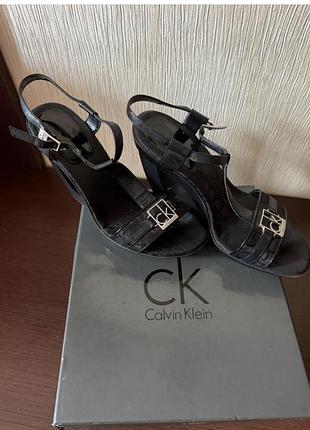 Стильні босоніжки  calvin klein