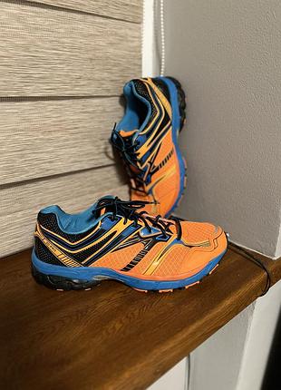 Кросівки чоловічі