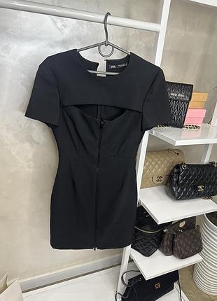 Круте чорне плаття по фігурі zara