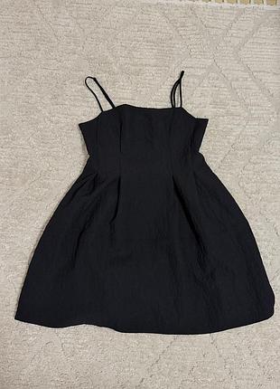 Чорна сукня h&m з відкритими плечима / мінімалістична міні