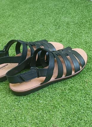 Стильные женские босоножки clarks