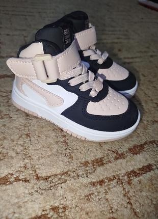 Кросівки дитячі 2