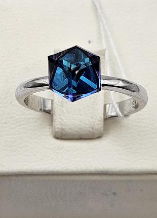 Кольцо серебряное с кристаллом swarovski 18 2,31 г