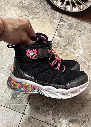 Високі кросівки skechers на дівчинку світяться