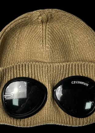 Шапка c.p. company grey серая кремовый