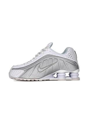 Стильні жіночі кросівки nike wmns shox r4 white silver білі сріблясті