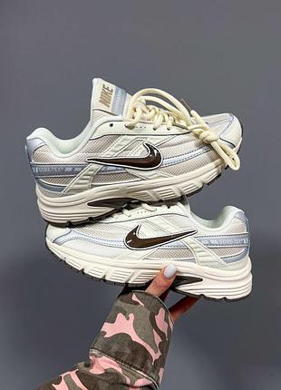 Шикарні жіночі кросівки nike initiator light cream silver gore-tex premium молочні