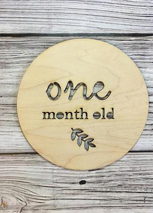 Деревянная табличка для фотосессии "one months old" 14 см светлое дерево