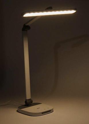 Настольная led лампа remax rt-e615 имеет usb-type-c питание и управление сенсором, белая.
