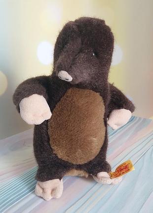 Плюшевый крот по имени&nbsp;diggy mole, изготовленный известной немецкой компанией steiff