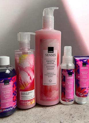 Подарунковий набір «квіткова ніжність» avon senses | піна для ванни, крем-гель для душу, мило для рук, спрей для тіла