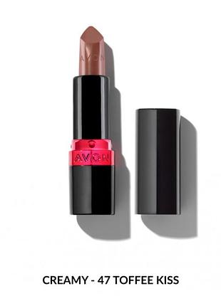 Увлажняющая кремовая губная помада avon "ультра" 47 карамельный поцелуй (47 toffee kiss) 3,6г