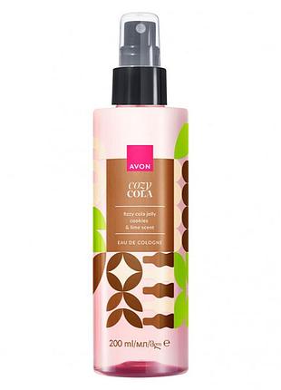 Парфюмированный мист для тела avon edc cozy cola | сладкий аромат круга с карамелью 200 мл