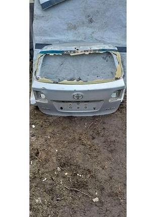 Крышка багажника ляда toyota avensis