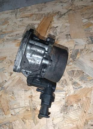 Вакуумний насос opel vivaro 8200072985