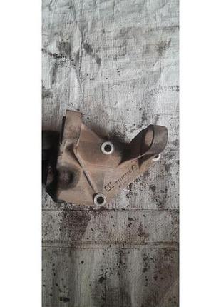 Кронштейн двигуна 61170790 opel frontera a 2.3d