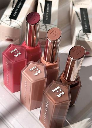 Сяюча бальзамна помада-стік fenty beauty gloss bomb stix high-shine stick — blaz’d donut