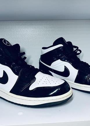 Чоловічі корссівки nike air jordan 1 mid se asw black white retro оригінал стан без дефектів 8,5/10 трішки пожовтілий носок не критично всередині цілі