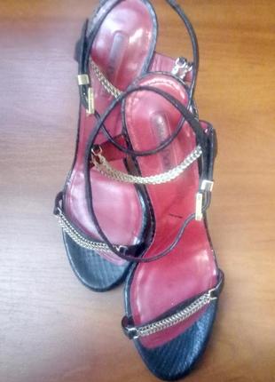 Босоніжки 38,5 /cesare paciotti/