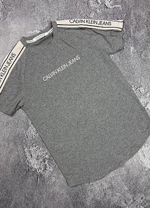 Calvin klein футболка с лампасами сіра м