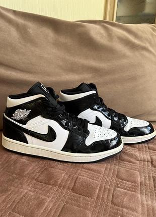 Чоловічі корссівки nike air jordan 1 mid se asw black white retro оригінал стан без дефектів 8,5/10 трішки пожовтілий носок не критично всередині цілі
