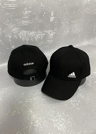 Черная кепка с белой вышивкой adidas (адидас)
