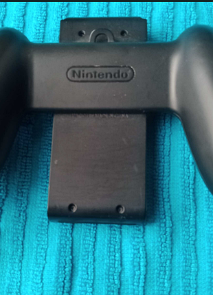 Подзаряжающий держатель joy-con charging grip nintendo switch позволит вам заряжать контроллеры joy-con даже в процессе игры