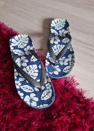Шлепки, вьетнамки crocs j1