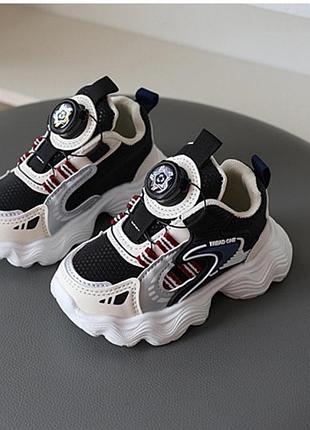 Легкі кросівки для дітей