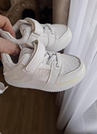 Кроссовки белые 2