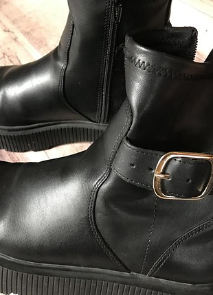 Жіночі весняні черевики від zara