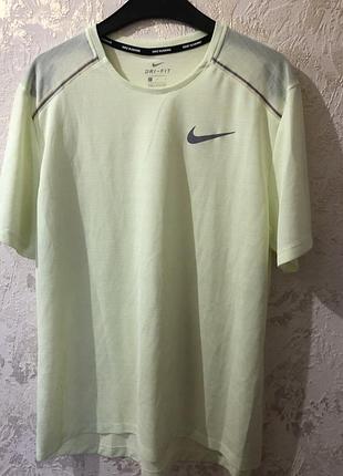 Бігова футболка nike dri-fit
