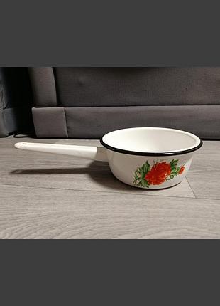 Емальований ковшик ( ківш ). эмалированный ковшик