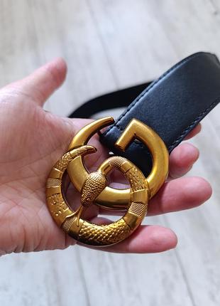 Черный кожаный пояс с золотистой пряжкой со сменной gg