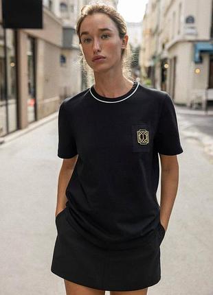 Футболка з брошкою zara. колір: чорний