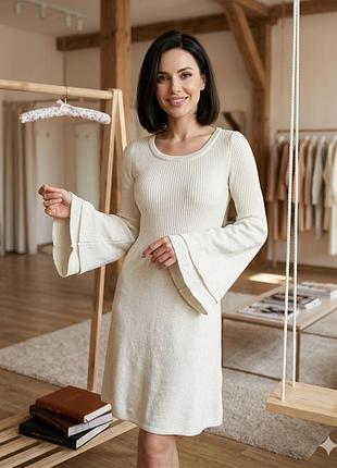 Елегантна в'язана сукня від boutique 9 в ніжному кремовому відтінку