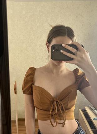 Стильний коричневий топ-корсет 🤎 розмір: m (підійде на s-m) стан: дуже хороший, без дефектів гарно підкреслює фігуру, регулюється шнурівкою спереду