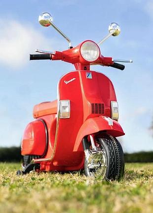 Детский электромотоцикл скутер моепд двухколесный на аккумуляторе vespa для детей 3-8 лет красный