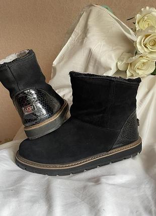Сапоги угги  ugg водонепроникні утеплені черні 39 розмір.