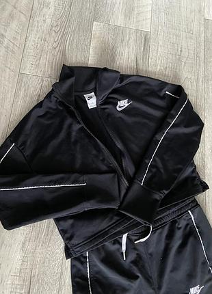 Жіночий костюм nike