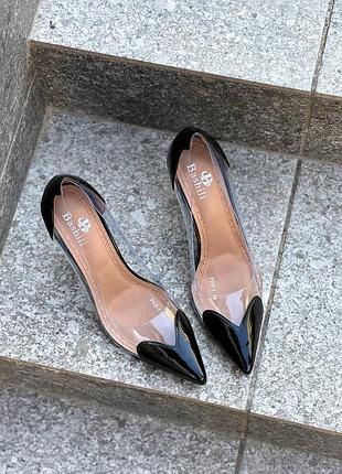 Туфлі на підборах