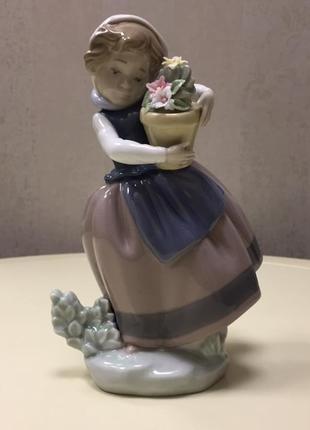 Cтатуэтка lladro «девушка с горшочком цветов», идеальное состояние, № 5223.