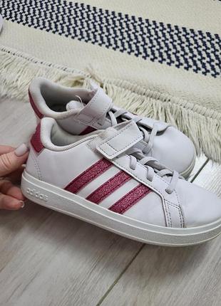 Кроссовки бренда adidas модели grand court 2.0 el в цвете white team real magenta.  32 размер, 20, 5 см